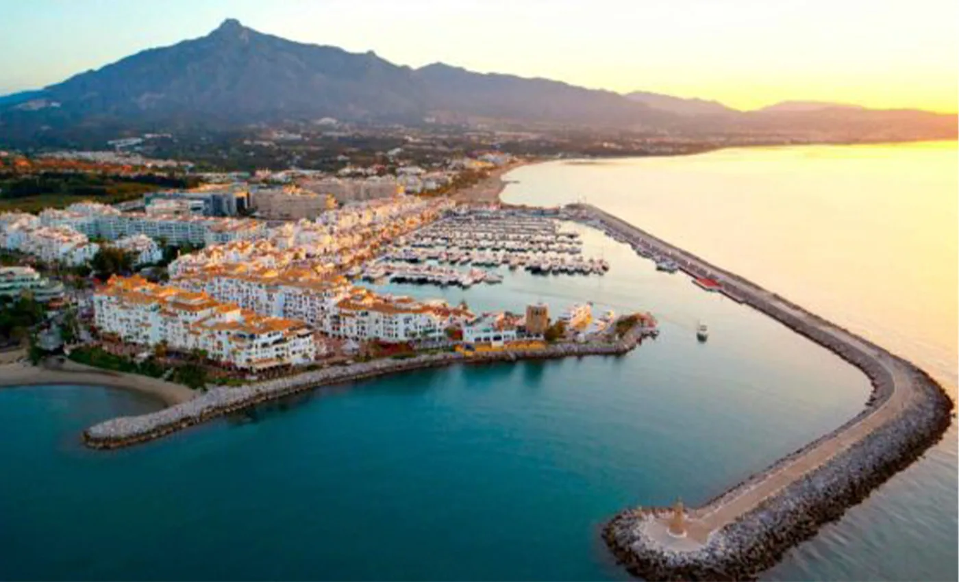 Puerto Banus, Marbella. Kaarsberg Estate