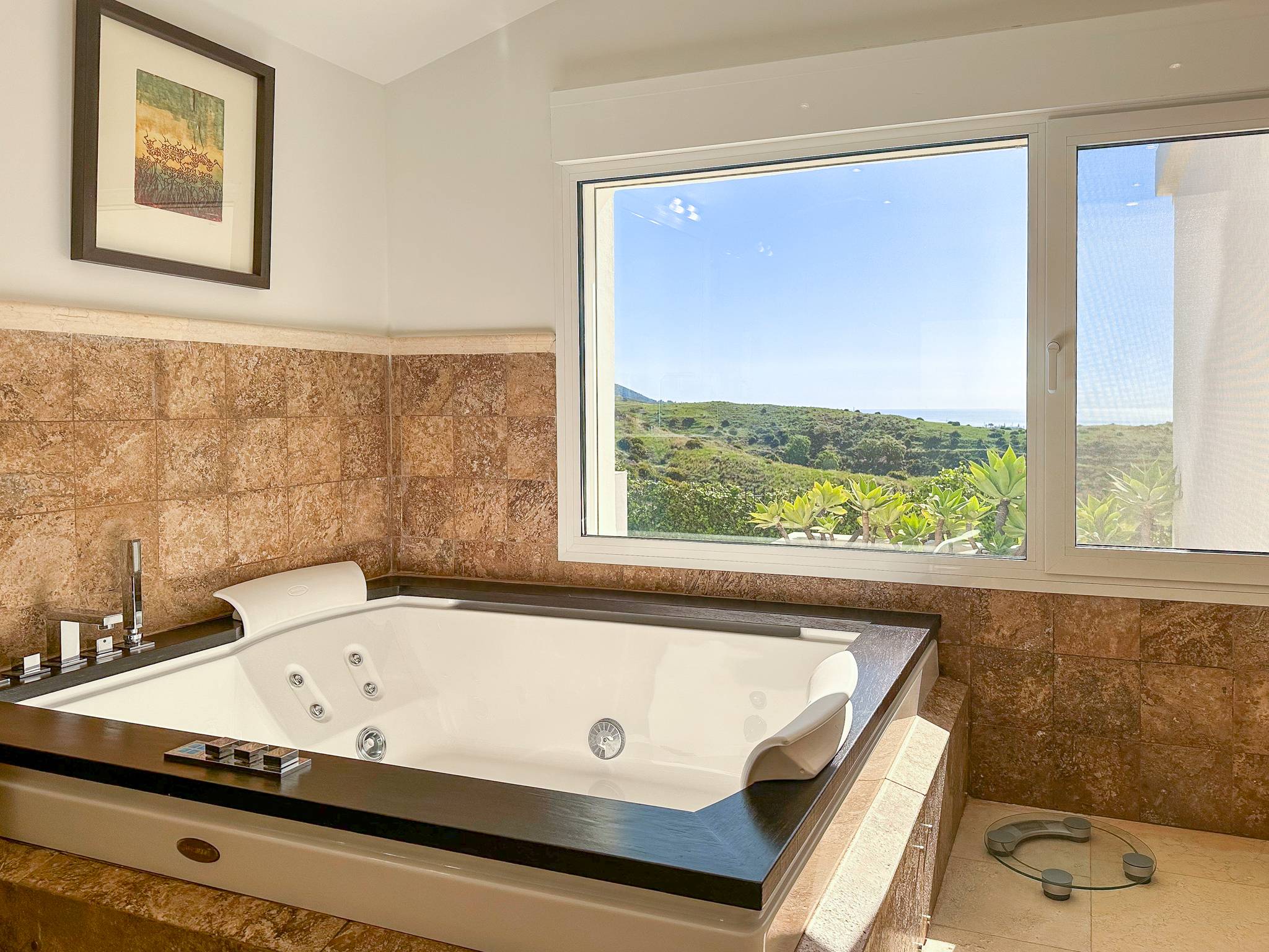 Jacuzzi with spectacular views