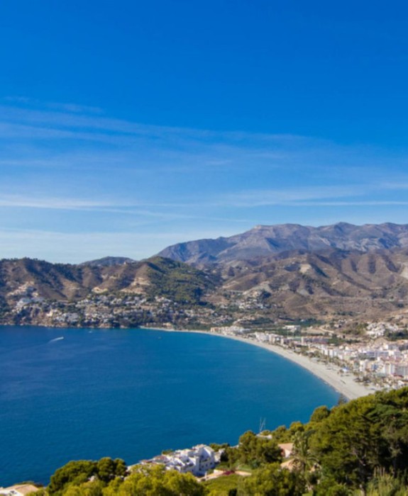 Huis Semi-Vrijstaande Villa in La Herradura