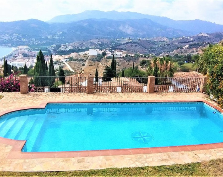 House Detached Villa in La Herradura 